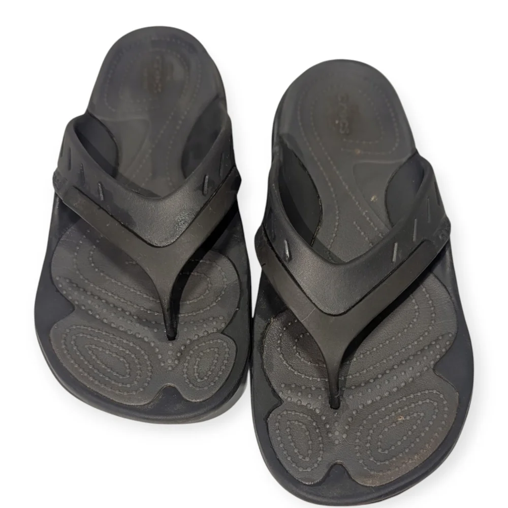 Crocs size 9M/11W Unisex Black Flip Flop Thong Sandals